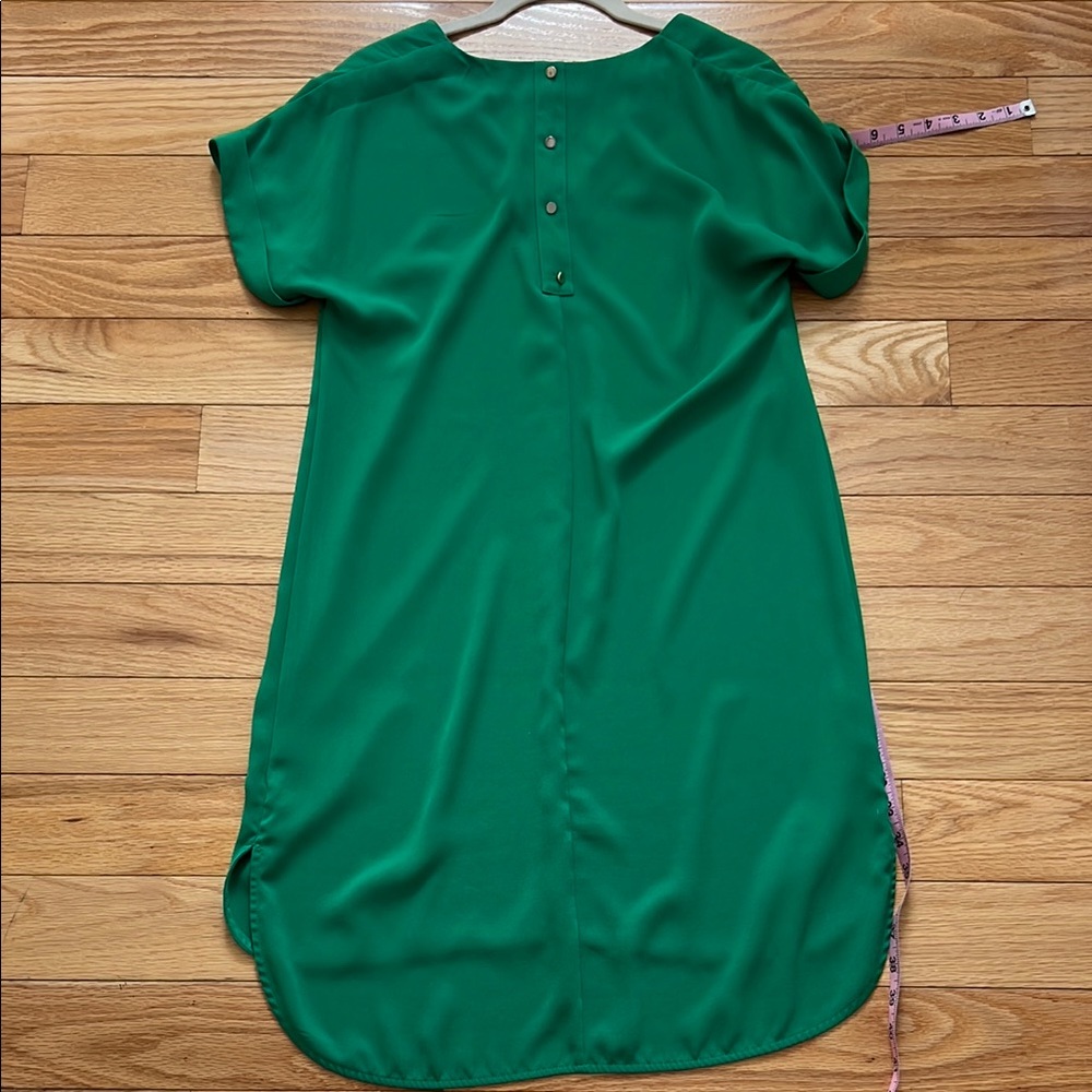 A New Day Vibrant Green V-Neck Top - Picture 6 of 9